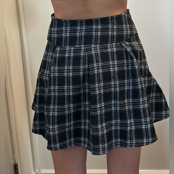 Grey plaid mini skirt - Picture 2 of 4